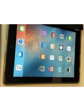 Apple iPad 2 (A1395) Bundle With Case , Works Great ( Read Description)